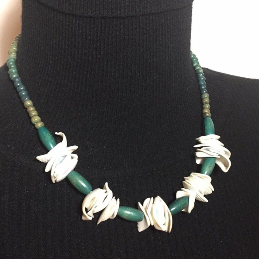 Bohemian Jewelry Natural Stones & Shell Necklace 18" long - Picture 6 of 7